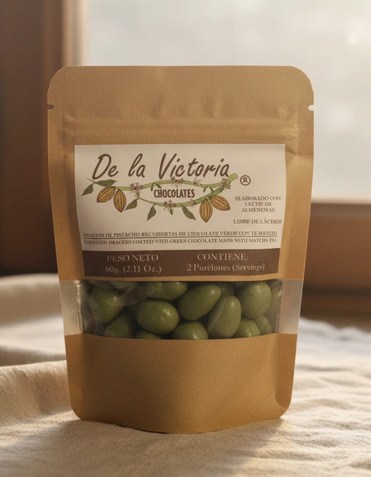 Grageas de pistacho cubiertas con chocolate verde con té matcha