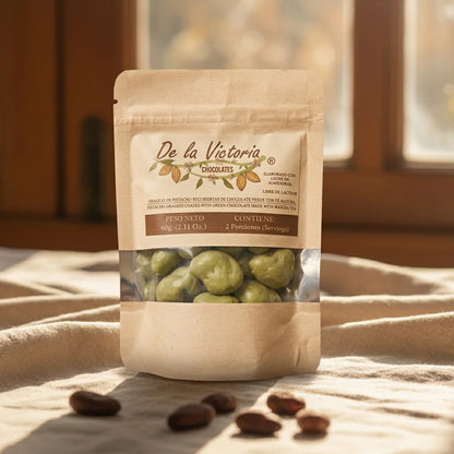 Grageas de pistacho con chocolate verde 40% cacao (60g) | Con bebida de almendras y Té matcha